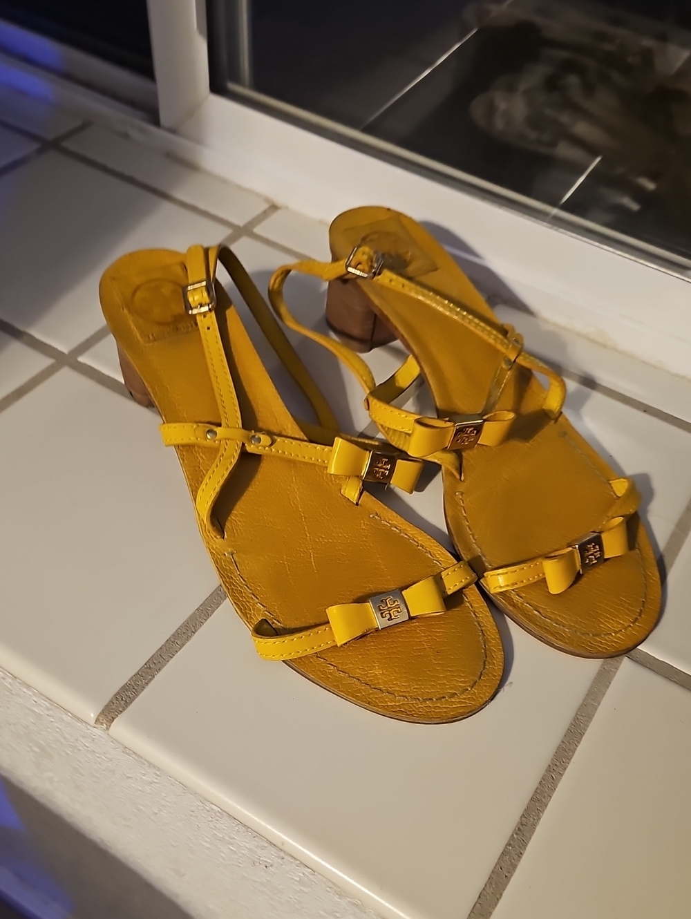 Tory Burch Size 11 Women's Yellow Strappy Low-Heel Kitten Sandals